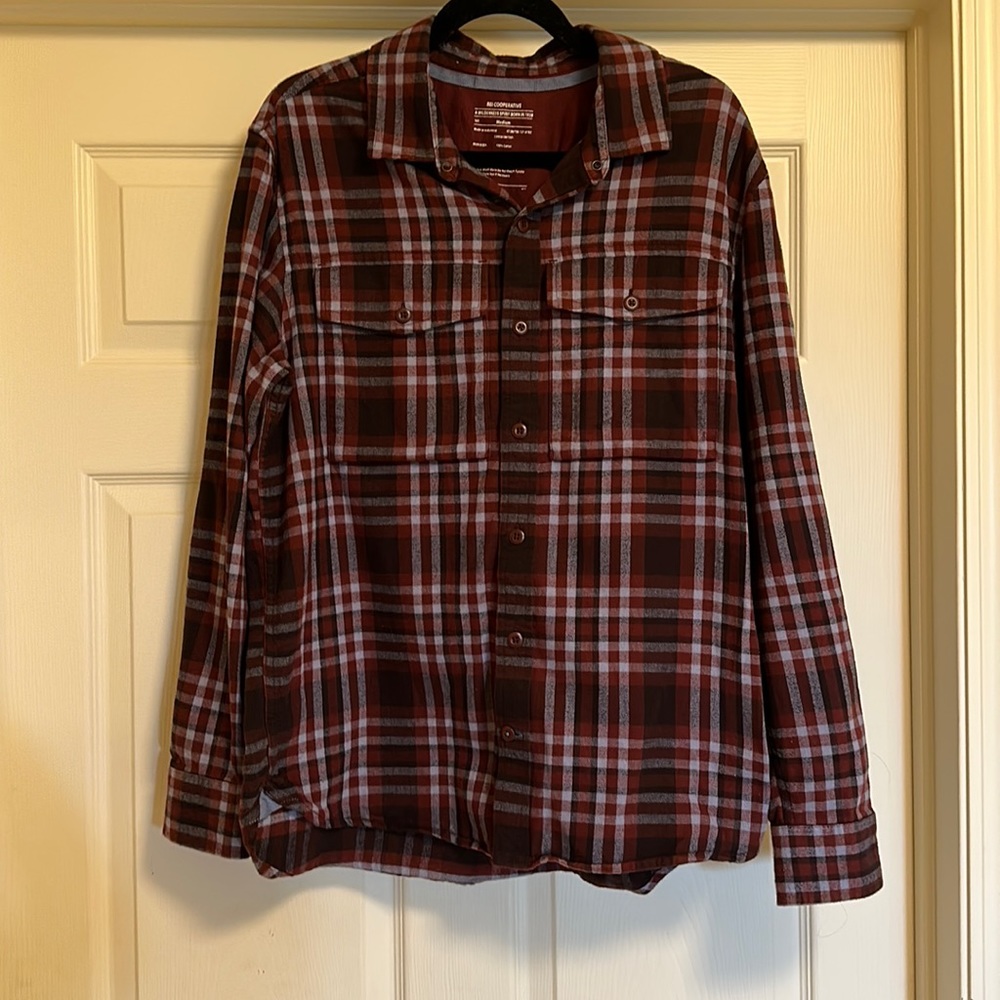REI medium Wallace Lake Flannel Shirt. Made of 100% cotton.